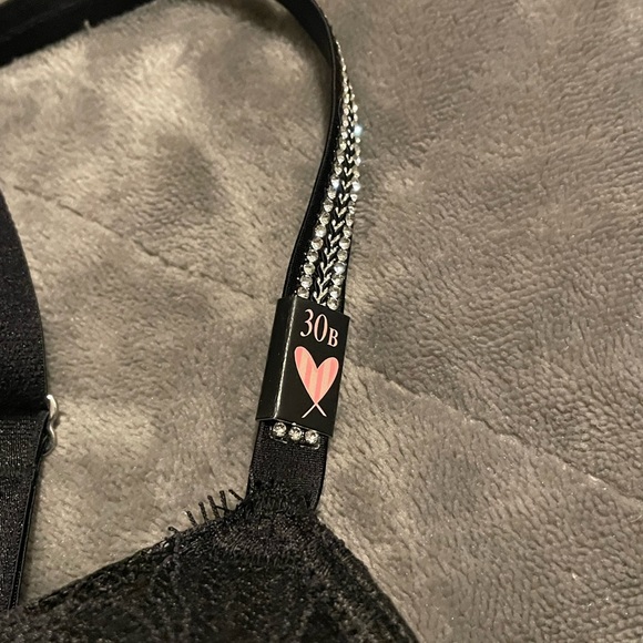 Victoria’s Secret Very Sexy - Lightly-Lined Shine Strap Demi Bra - Picture 4 of 5